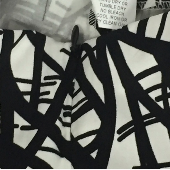Black & White Graphic Ankle Pants Size 8 - Picture 2 of 7